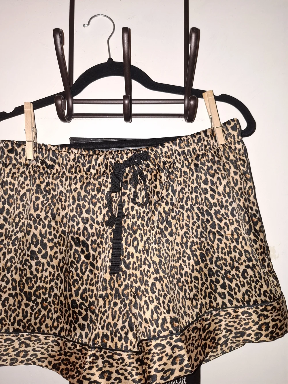 Victoria's Secret Leopard Print Satin Pajama Set Women's shorts M